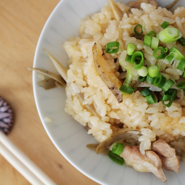 鶏肉とゴボウの炊き込みご飯